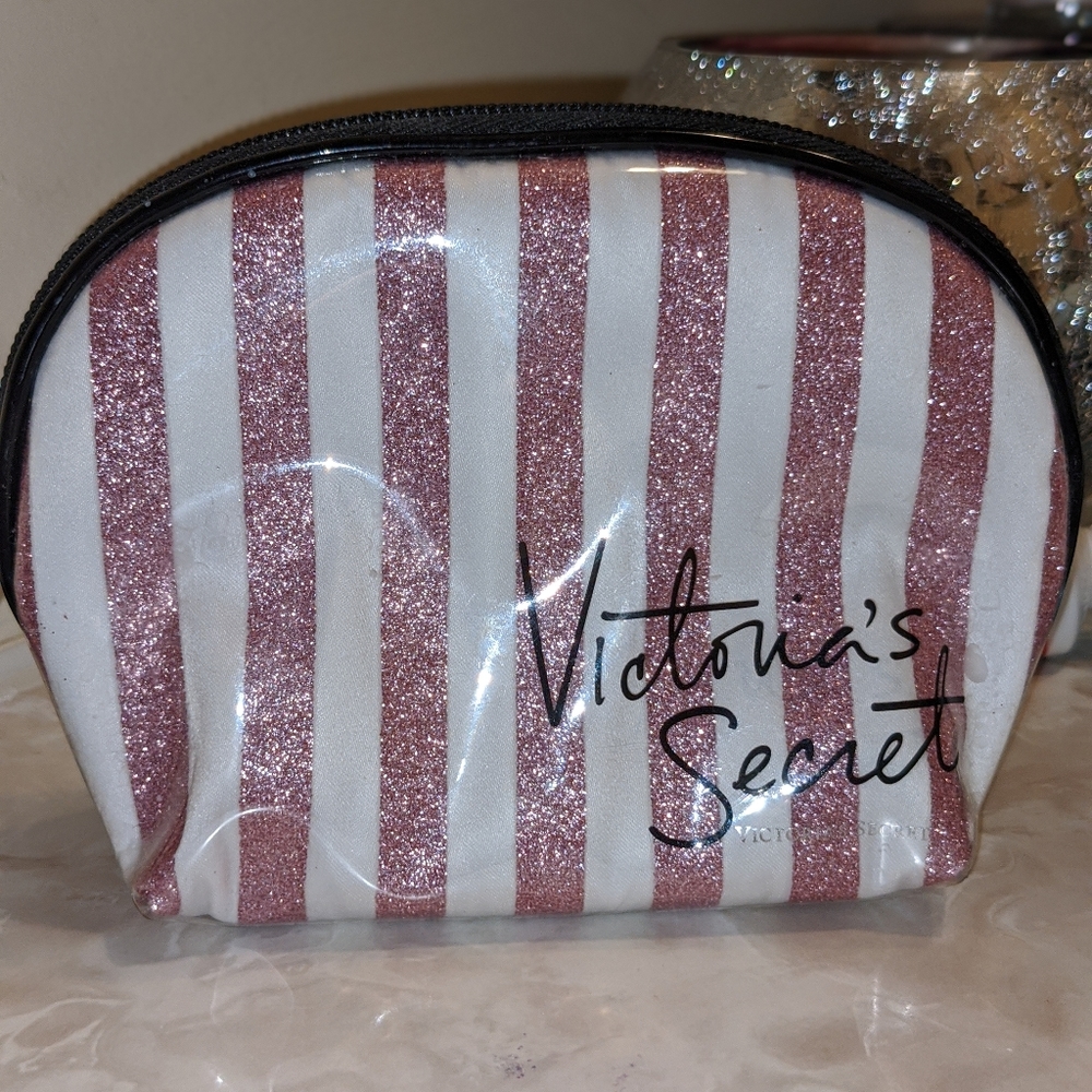 VICTORIAS SECRET MAKEUP BAG (SMALL)